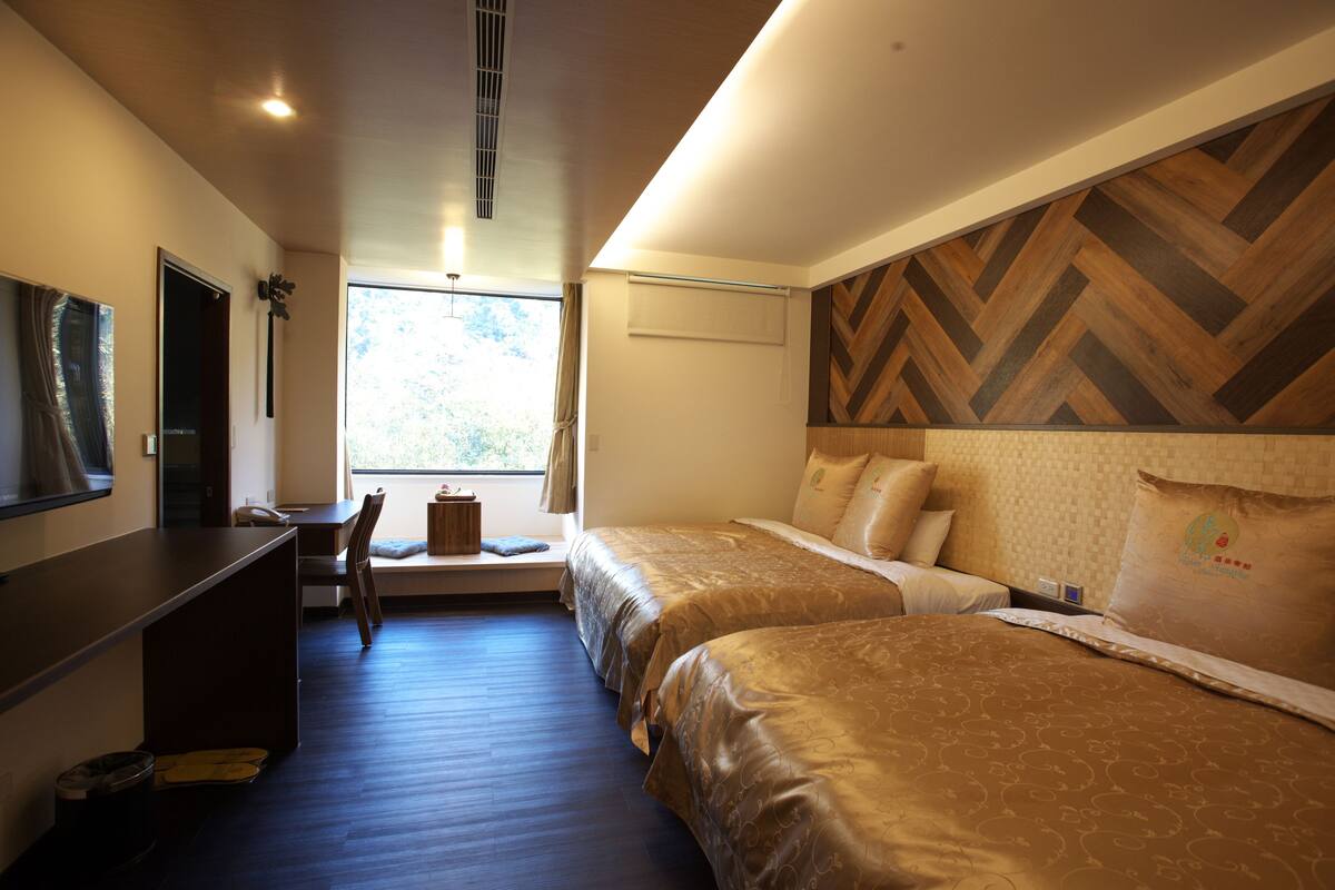 Vierpersoonskamer | Luxe beddengoed, een minibar, gratis wifi