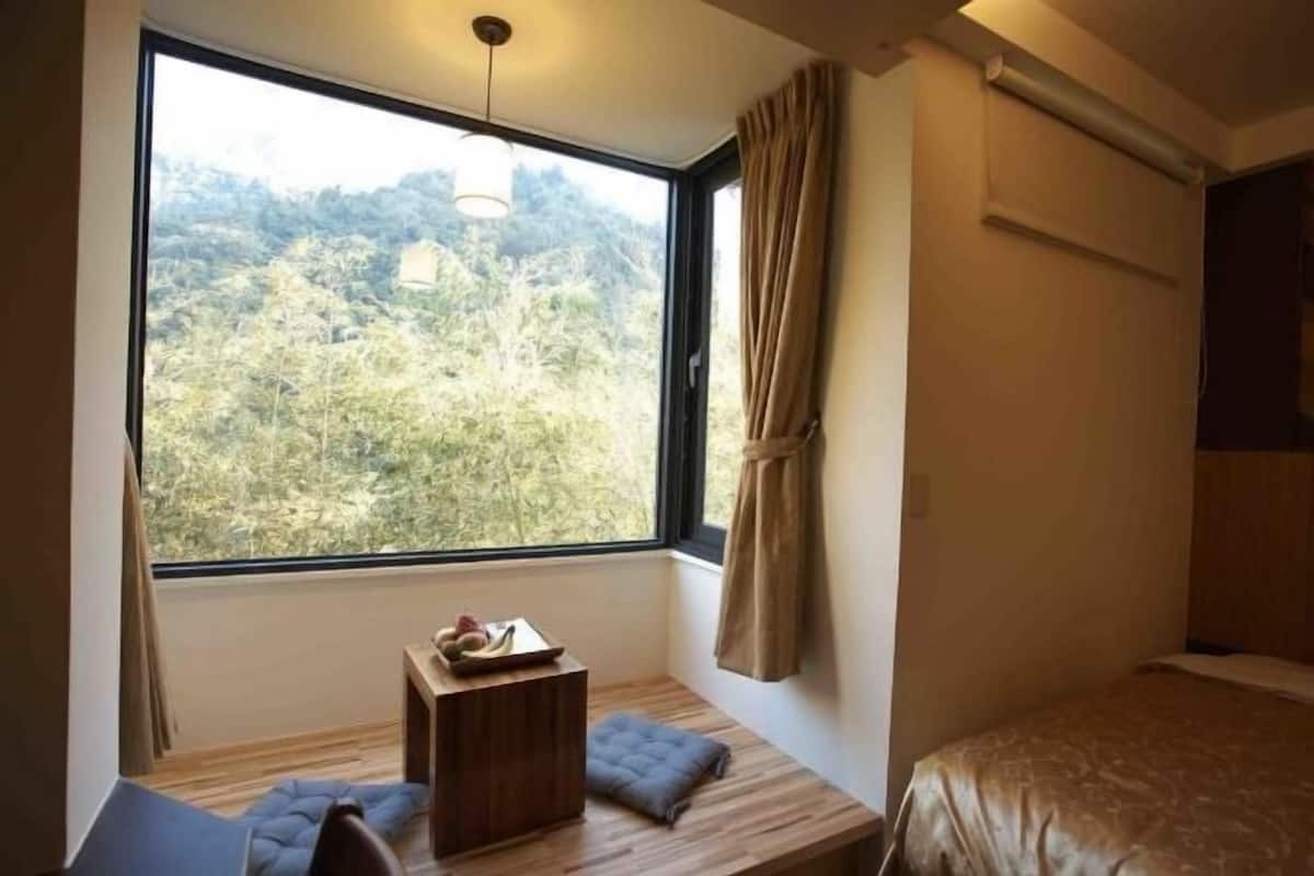Premium bedding, minibar, free WiFi
