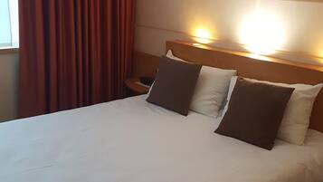 Standard Double Room | In-room dining