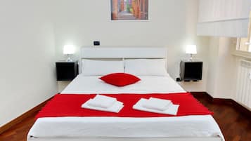 Habitación doble Confort, baño privado | 1 habitación, sábanas de algodón egipcio y ropa de cama de alta calidad