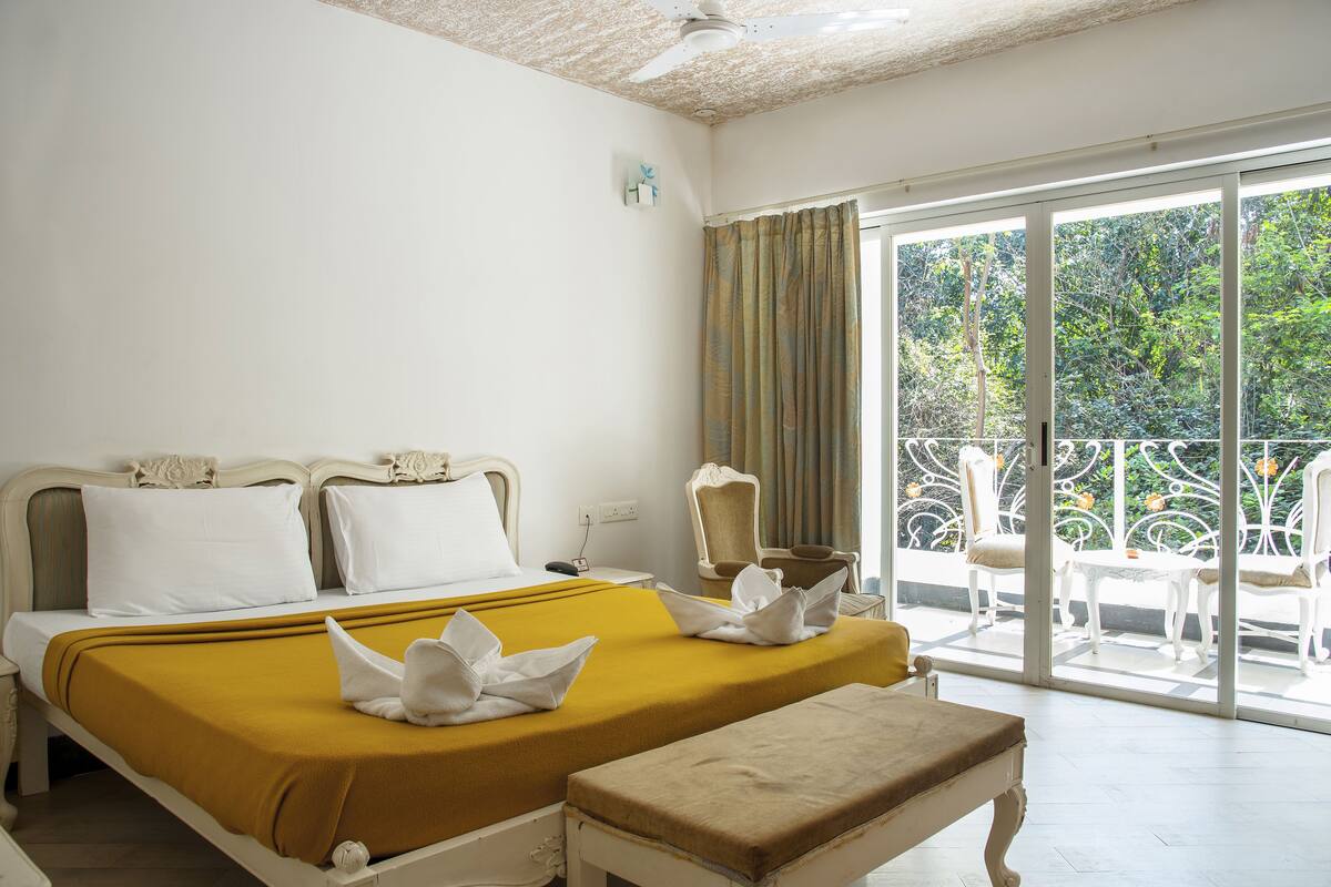 Premium bedding, minibar, in-room safe, desk