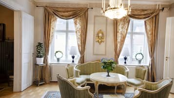 Phòng Suite | Khu vực ăn uống tại phòng