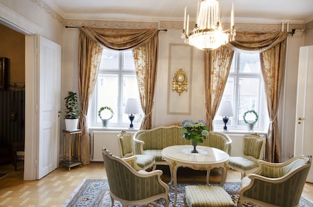 Suite | In-room dining