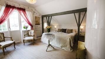 Deluxe Double Room | Premium bedding, individually decorated, individually furnished, desk