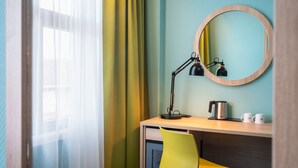A hotel room with a desk, a mirror, a coffee maker, and a chair. - Thon Hotel Verdal (Verdal)