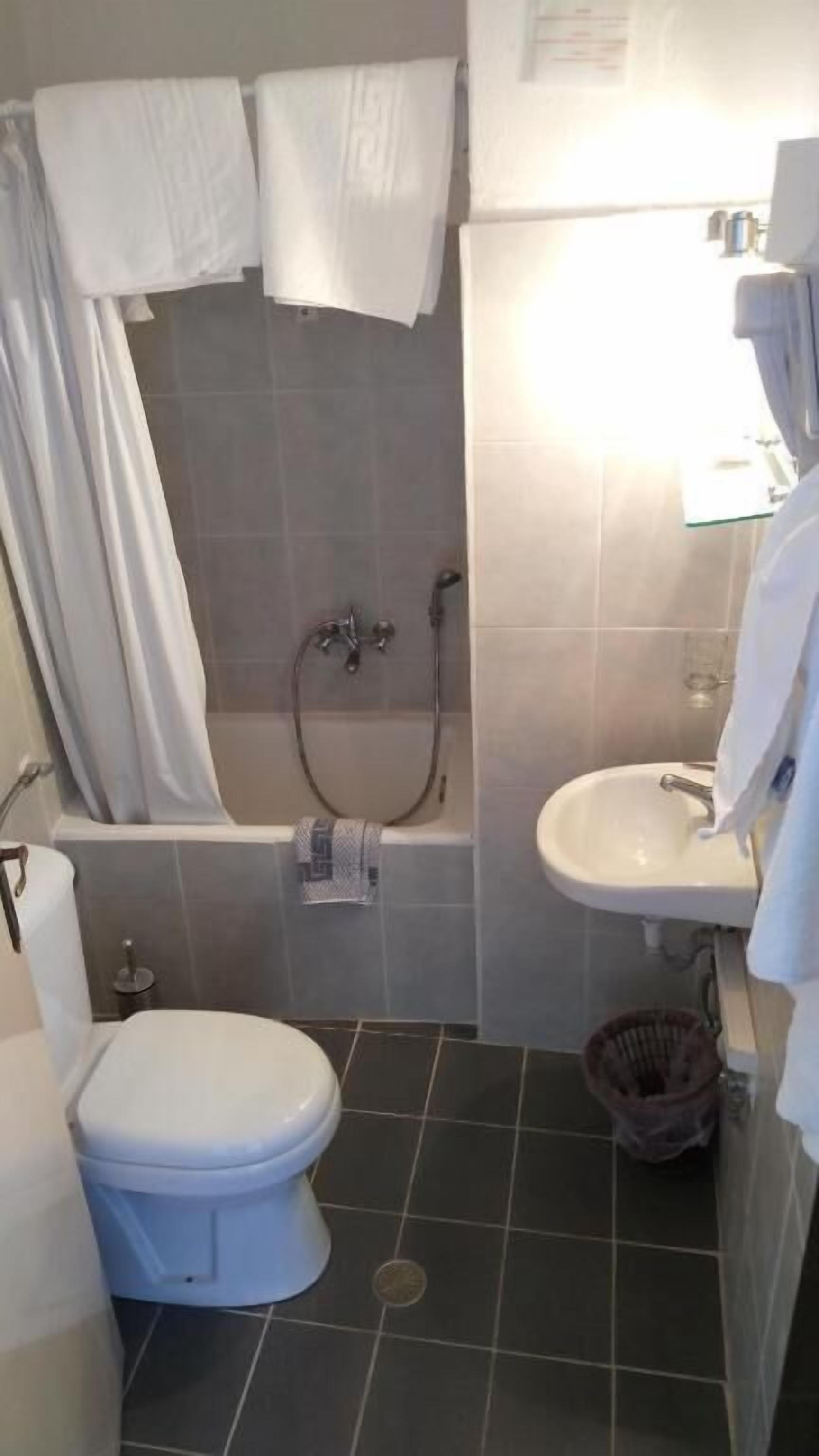 double room, sea view | bathroom | bathtub, free toiletries, hair dryer, towels