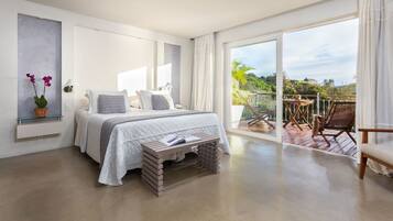 Minibar, in-room safe, individually decorated, individually furnished