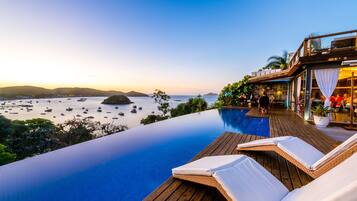 Hồ bơi ngoài trời, ghế dài tắm nắng