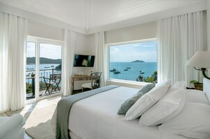 Minibar, in-room safe, individually decorated, individually furnished