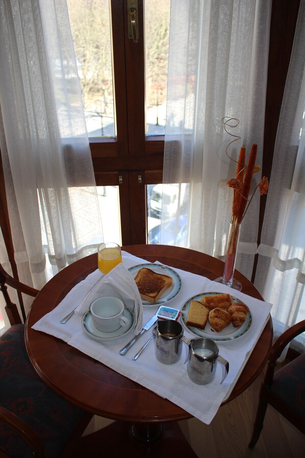 Food and drink - B&B Hotel Gijón Centro Begoña (Gijon)