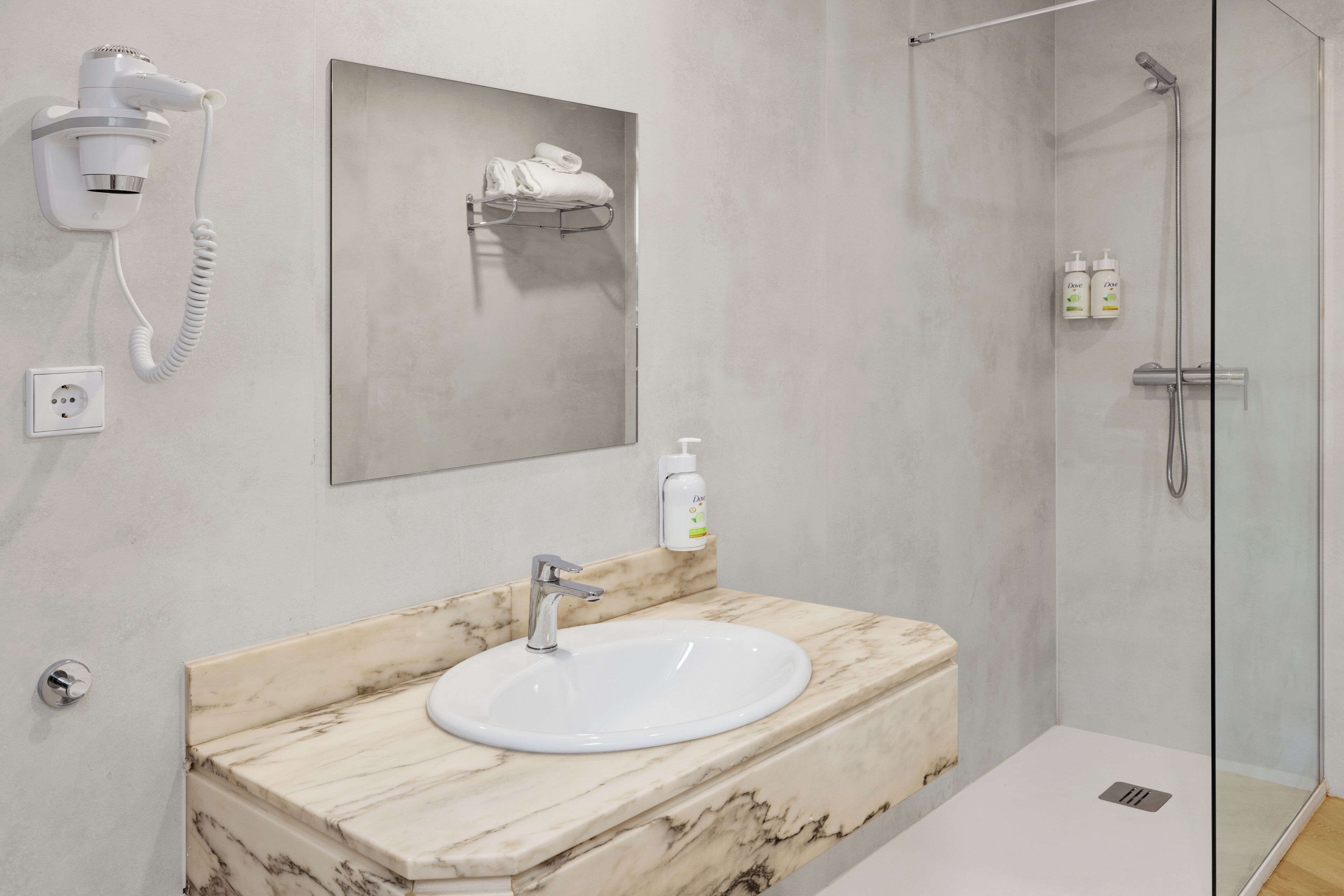 Family Room | Bathroom | Bathtub, hair dryer, towels, soap