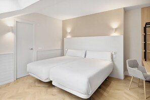Quadruple Room | In-room safe, iron/ironing board, free WiFi, bed sheets - B&B Hotel Gijón Centro Begoña (Gijon)