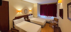 Triple Room | In-room safe, iron/ironing board (on request), WiFi (free), bed sheets - B&B Hotel Gijón Centro Begoña (Gijon)