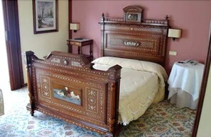 In-room safe, desk, iron/ironing board, free cots/infant beds - B&B Hotel Gijón Centro Begoña (Gijon)