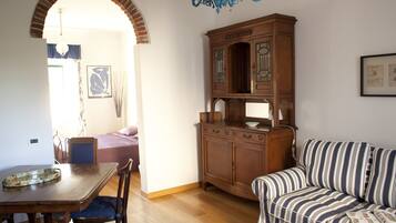 Comfort Double Room | Desk, laptop workspace, free WiFi, bed sheets