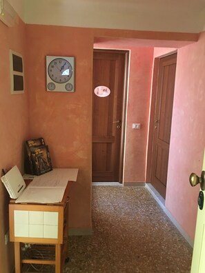 Interior entrance - La Maison dei Miracoli (Pisa)