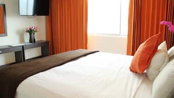 Ropa de cama de alta calidad y tabla de planchar con plancha