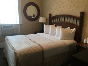 Iron/ironing board, free WiFi, bed sheets - The Island House Hotel (Port Clinton)