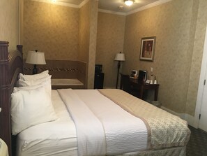 Suite, 1 King Bed, Jetted Tub | Iron/ironing board, free WiFi, bed sheets