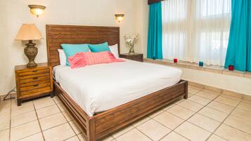 1 bedroom, Egyptian cotton sheets, premium bedding, pillowtop beds