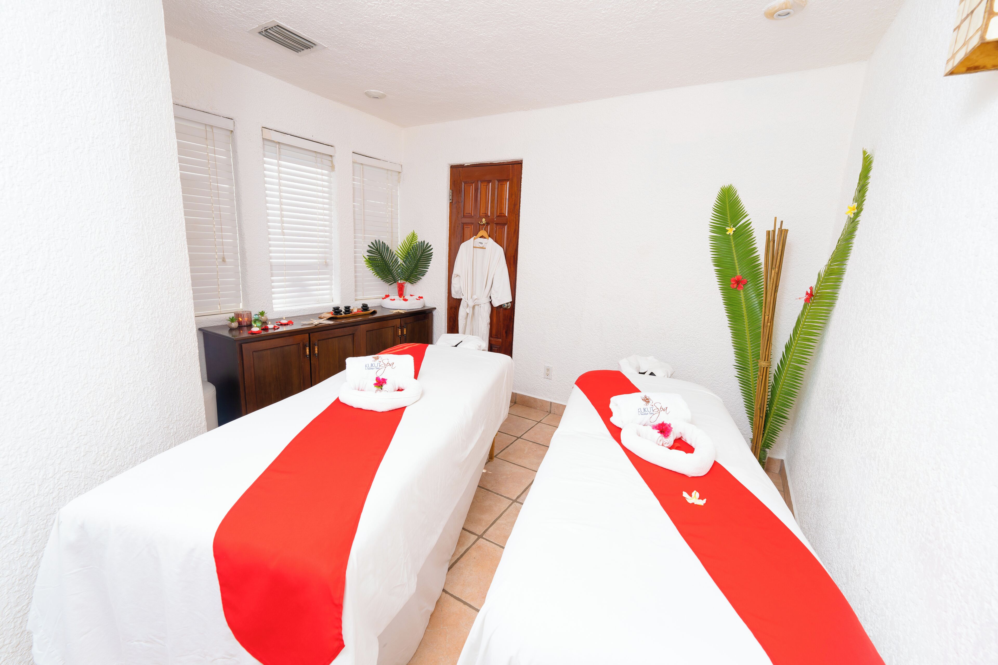 Kroppsbehandlinger, aromaterapi, thalassoterapi og ansiktsbehandlinger