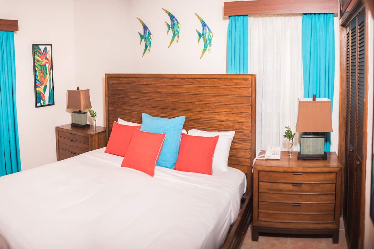 1 bedroom, Egyptian cotton sheets, premium bedding, pillowtop beds