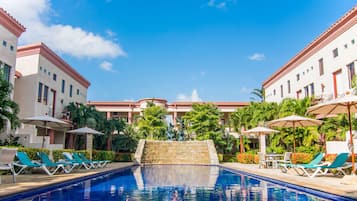 Exercise/lap pool