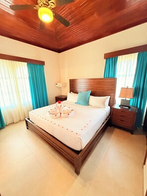 One Bedroom Beach Front Villa 2nd Floor | 1 室のベッドルーム、エジプト綿のシーツ、高級寝具、ピロートップベッド