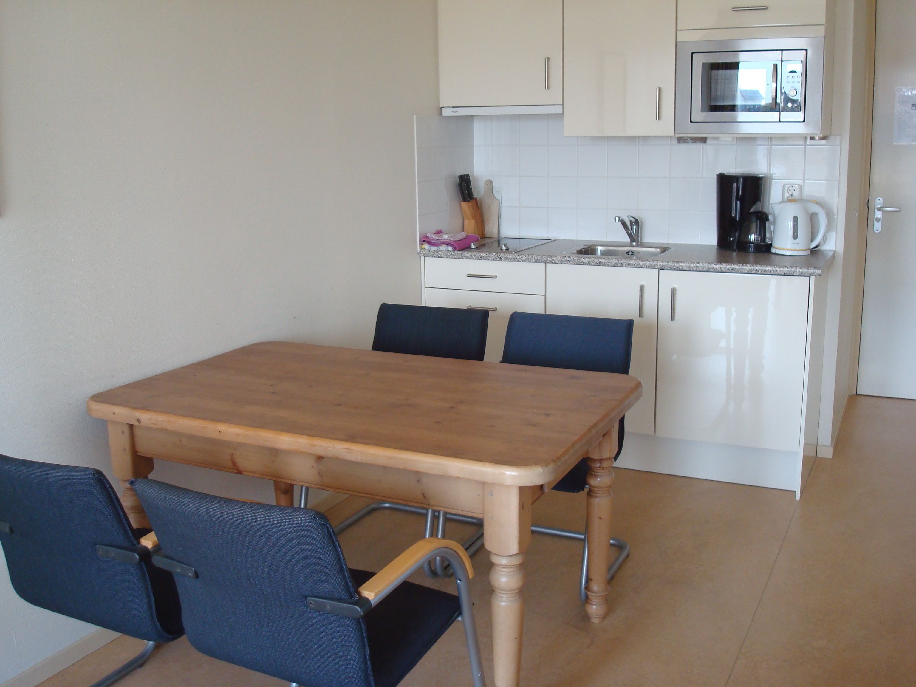 apartment, 2 bedrooms | private kitchenette | fridge, microwave, stovetop, coffee/tea maker