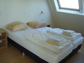 高級公寓, 2 間臥室 | 防敏寢具、手提電腦工作空間、遮光窗簾/窗簾、免費 Wi-Fi