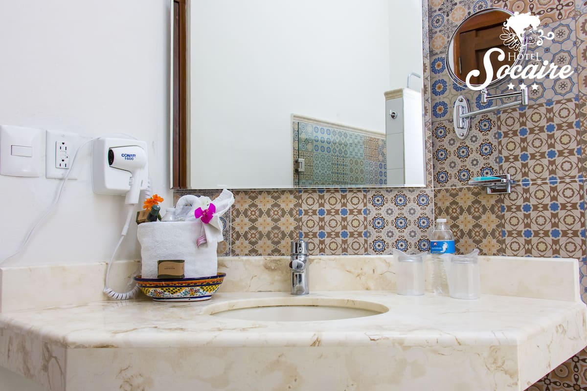 Shower, free toiletries, hair dryer, towels