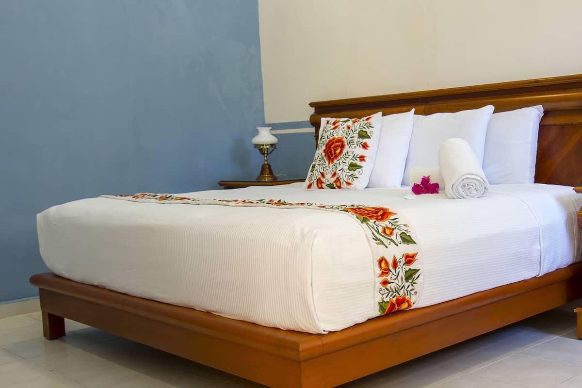 Camera Standard, 1 letto king | Biancheria da letto di alta qualità, materassi Tempur-Pedic, minibar