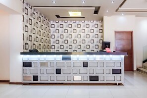 Reception - Capital O Hotel Colón Express Guadalajara (Guadalajara)