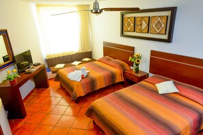 Iron/ironing board, free WiFi, bed sheets - Hotel Los Girasoles Cancun (Cancun)
