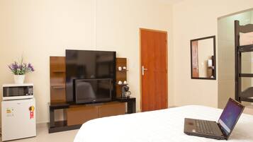 Minibar, Schreibtisch, Verdunkelungsvorhänge, kostenloses WLAN