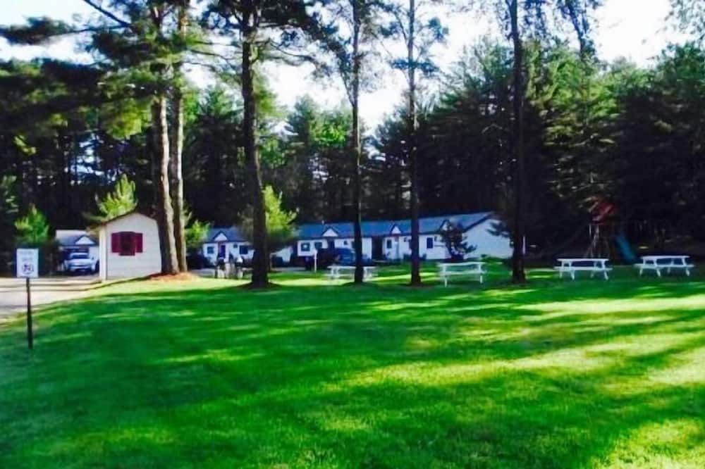 Saco River Motor Lodge & Suites