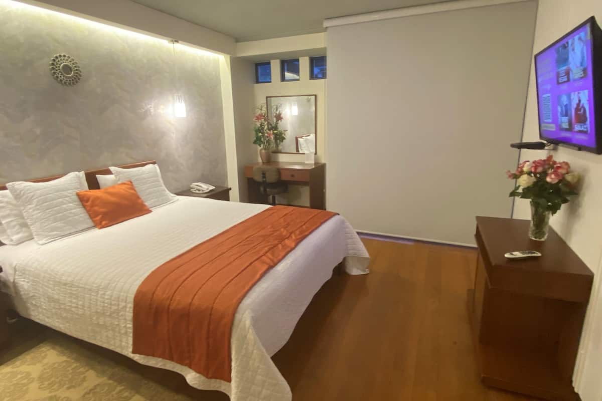 Comfort-Suite, 2 Schlafzimmer | 1 Schlafzimmer, Zimmersafe, individuell dekoriert