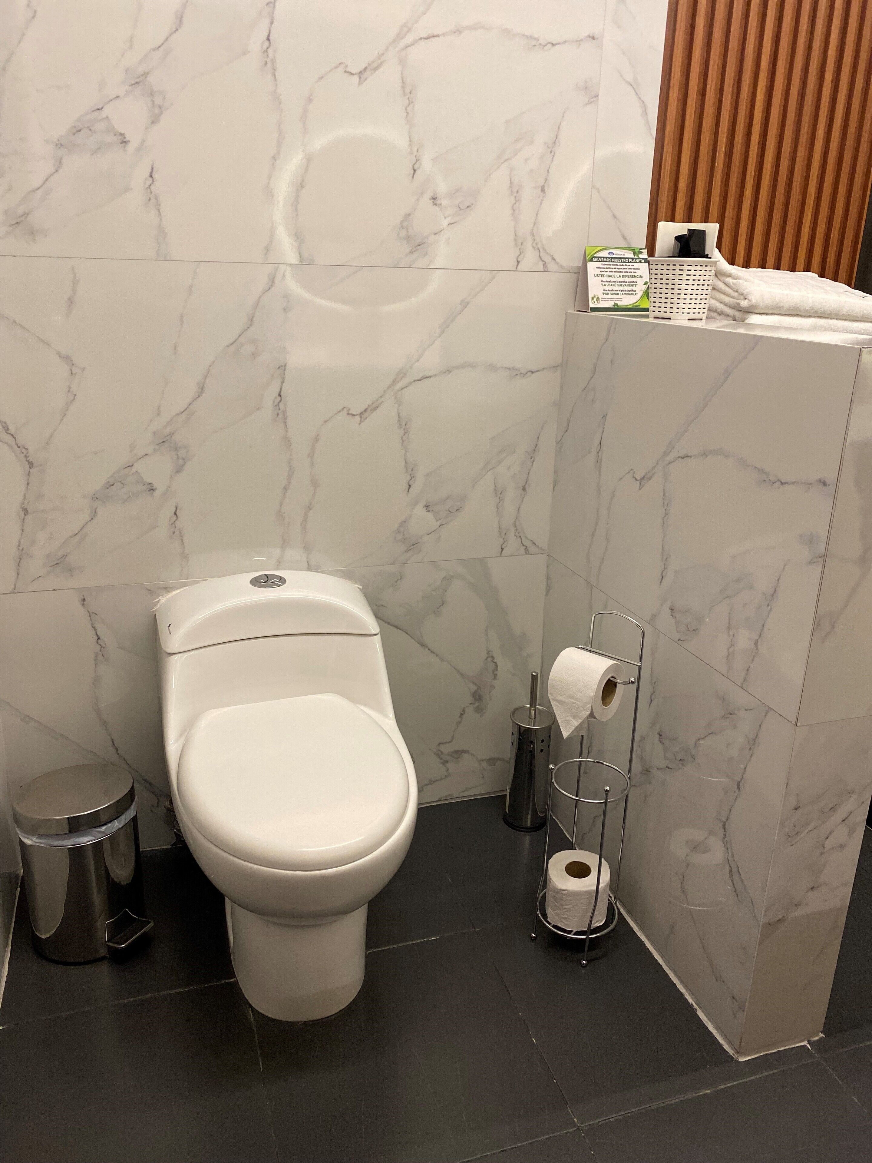 comfort suite, 2 bedrooms | bathroom | shower, free toiletries, hair dryer, towels