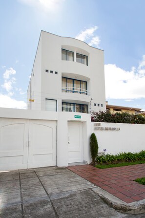 Front of property - Suites Metropoli (Quito)