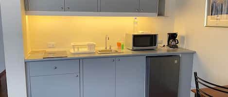 Comfort studio suite, uitzicht op de stad | Privékeuken | Een koffiezetapparaat/waterkoker, een waterkoker