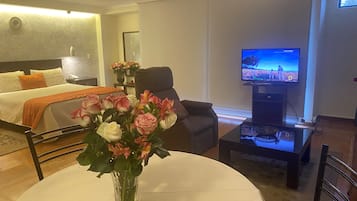 Suite | Área de sala de estar | Televisión de pantalla plana, reproductor de DVD y películas con cargo
