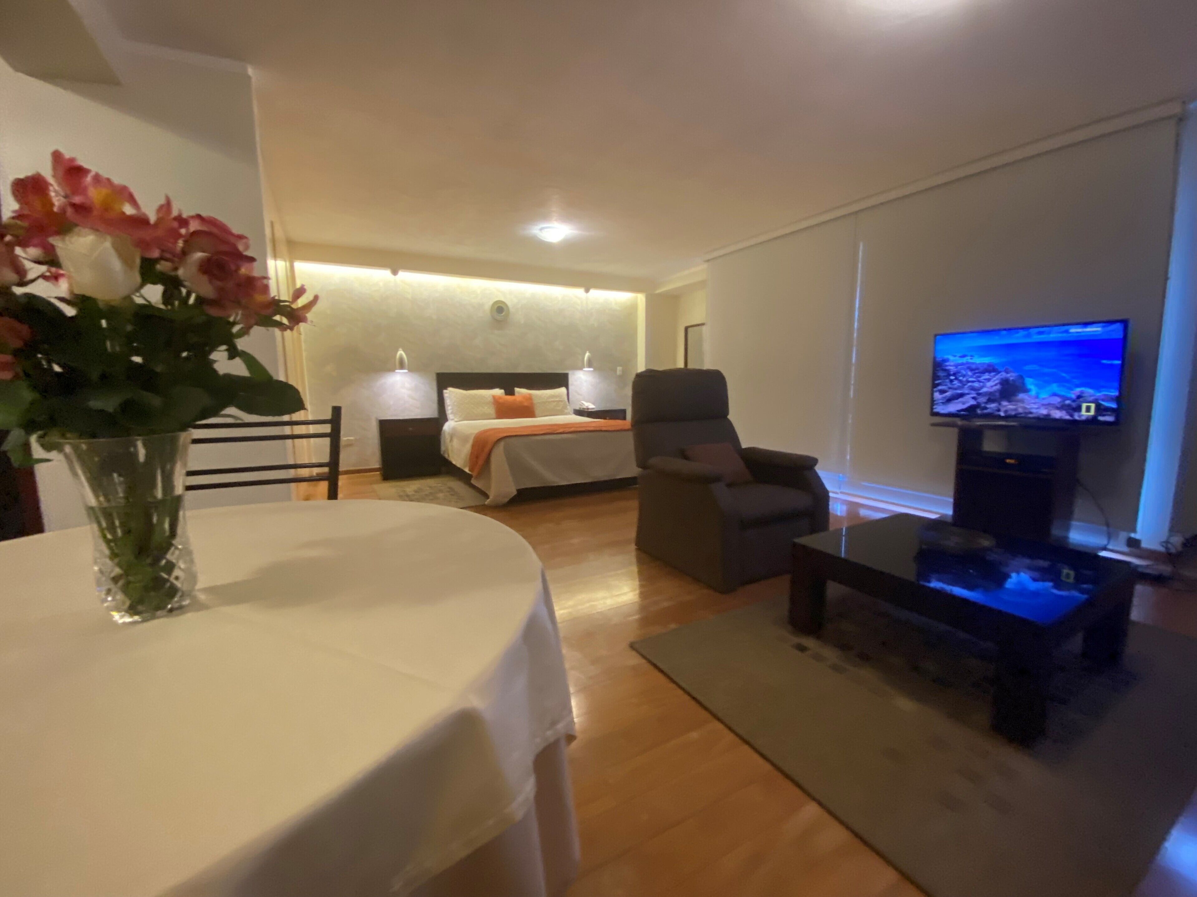 suite | 1 bedroom, in-room safe, individually decorated, individually furnished