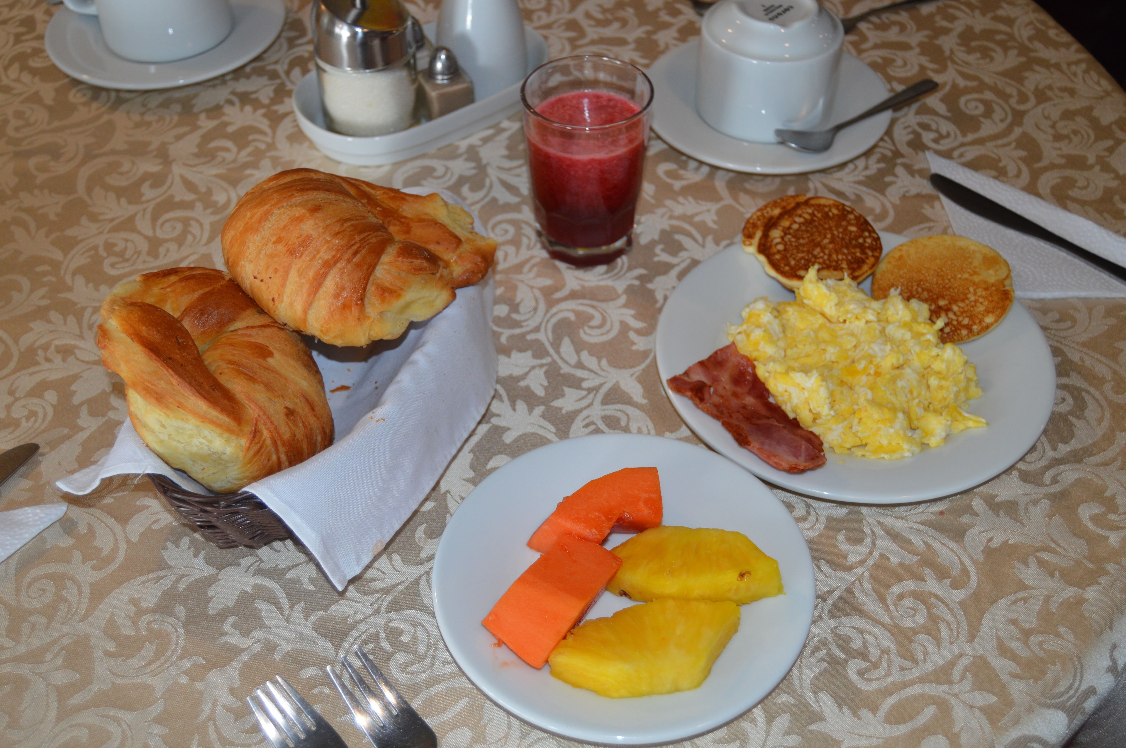 breakfast (usd 5 per person)