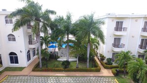 Vista frontal de la propiedad