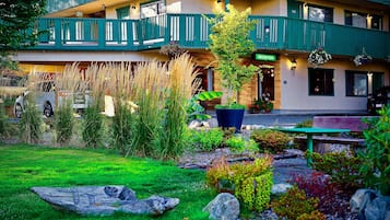 Experience the tranquil atmosphere of this traditional hotel, where a beautifully maintained garden and peaceful surroundings await.