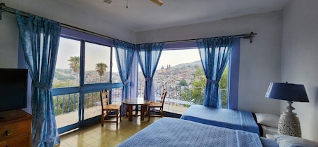 Caja de seguridad en la habitación y ropa de cama