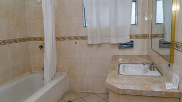 Quadruple Room | Bathroom | Shower, free toiletries, towels