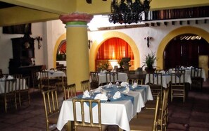 Breakfast served - Hotel de la Borda (Taxco)