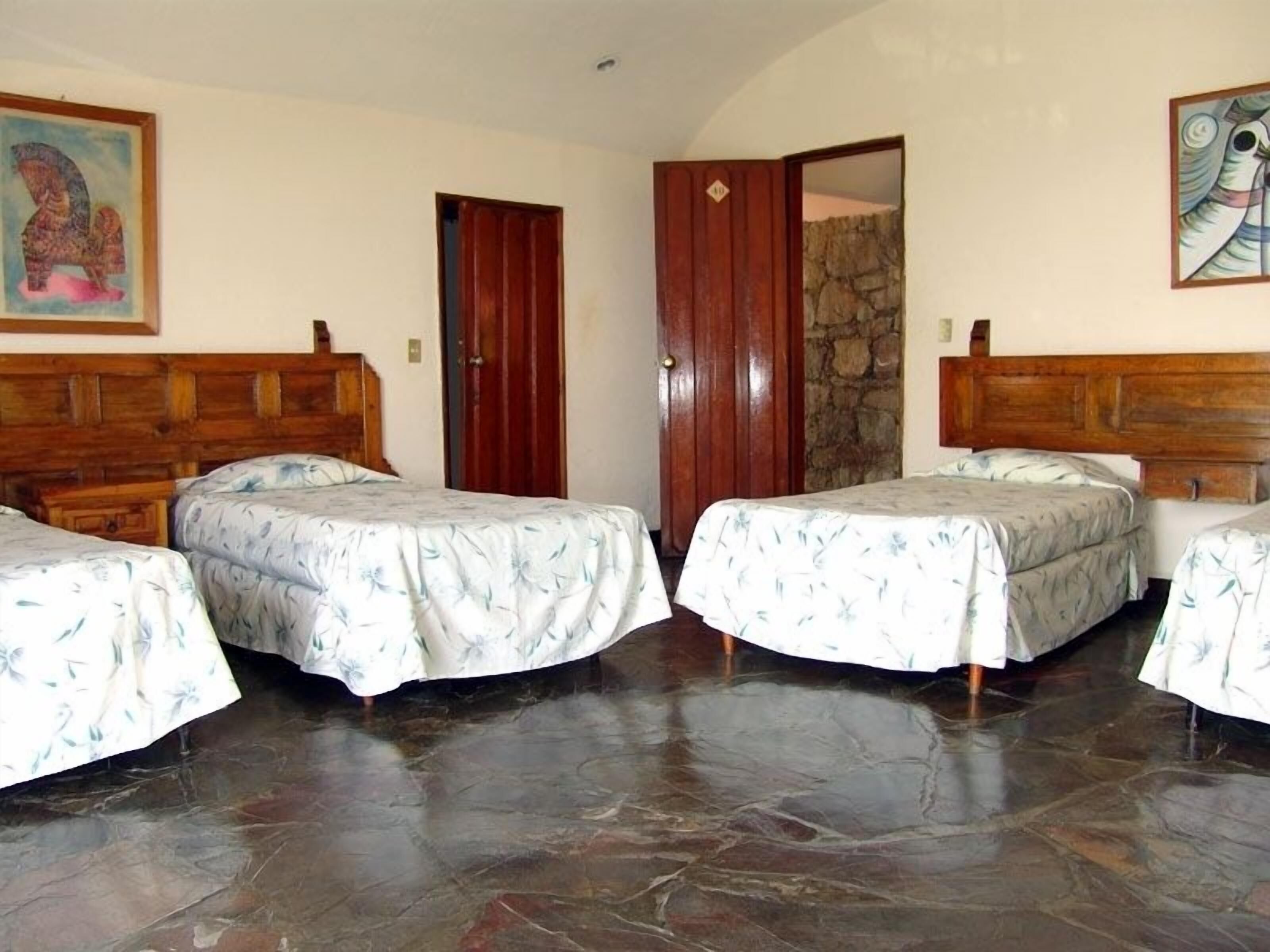 In-room safe, bed sheets