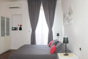 Standard Triple Room | Premium bedding, down comforters, in-room safe, desk - B&B Le Fornaci (Rome)
